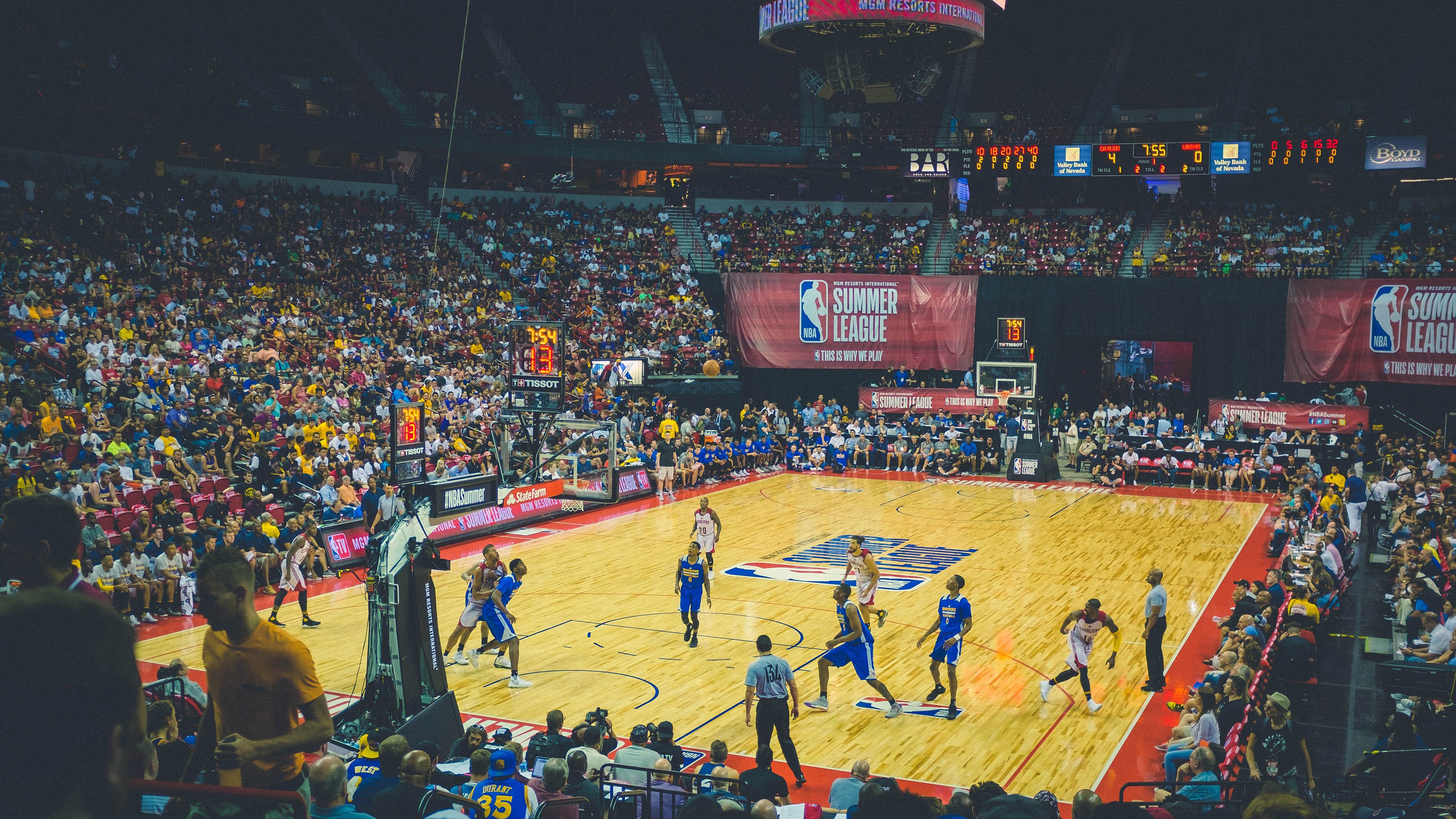 康宁汉姆砍下34+10率活塞大胜 精彩表现引领新赛季开门红，2021年康宁汉姆