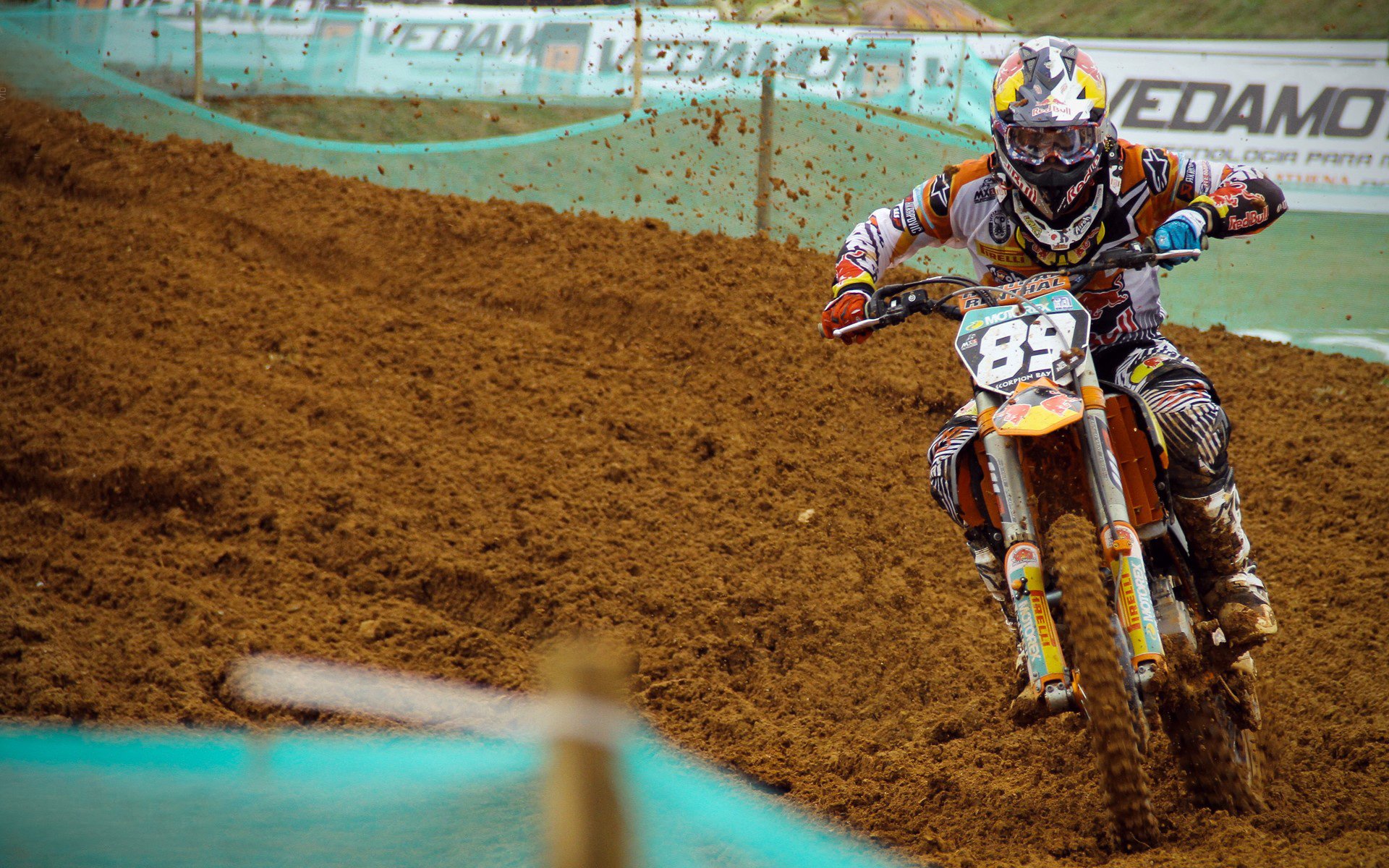 曝巴萨有意买断拉什福德，若续约球员需再次降薪，巴萨拉布