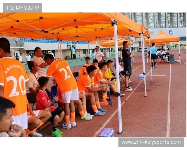 联赛试点青少年足球“家长学校”促进家庭参与