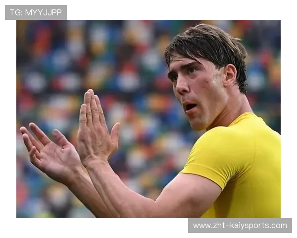 弗拉霍维奇禁区前倚住后卫，转身勾射直钻网窝